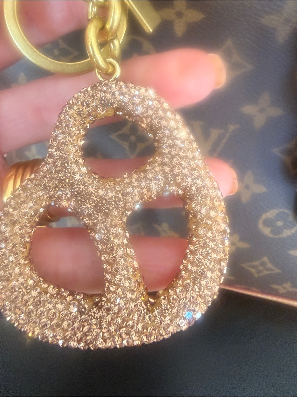 Crystal pretzel bag charm with brass - Picture 3 of 5